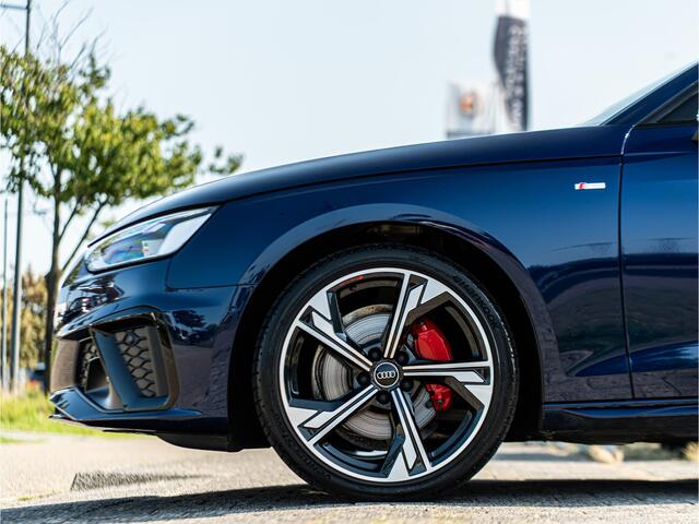 Audi A4 Avant 40 TFSI S edition Competition PANO RS SCHAALSTOEL BLACK OPTIC 19 INCH CAMERA TREKHAAK BOMVOL!!