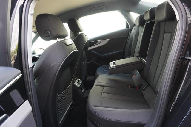 Audi A4 Limousine 35 TFSI 150PK Virtual Cockpit/Sportstoelen/ Origineel Nederlands/1e Eigenaar.