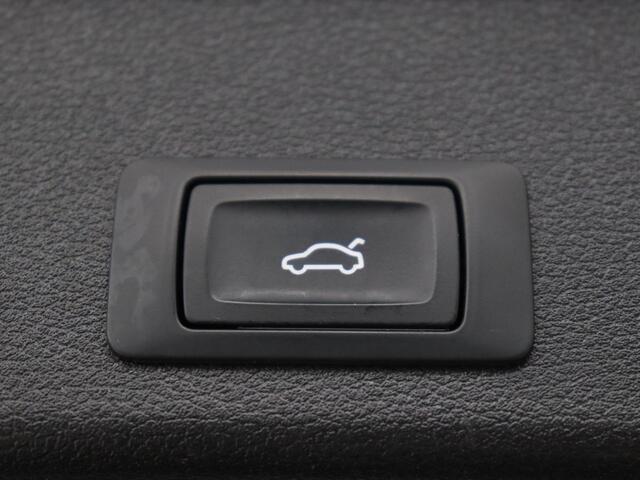 Audi A4 40 TFSI Launch Edition | Trekhaak | Full LED | Sportstoelen | Carplay | Virtual Cockpit | Navigatie | Parkeerhulp | Climate control | Cruise control