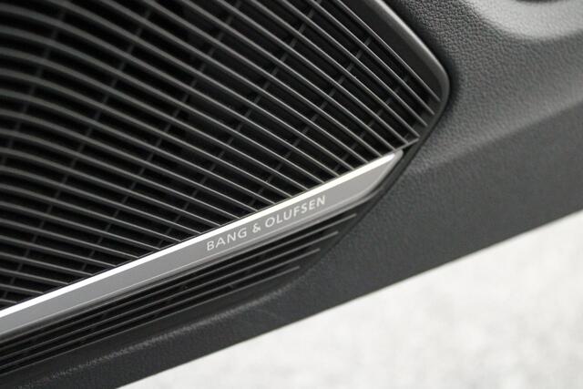 Audi A4 Avant 35 TFSI 150pk S edition Competition Trekhaak Camera B&O ACC Leder Matrix-LED HUD Stoelverwarming Panoramadak