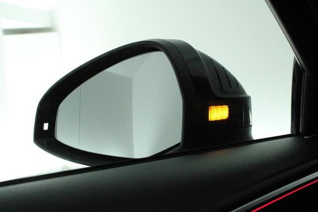 Audi A4 Avant 35 TFSI 150pk S edition Competition Trekhaak Camera B&O ACC Leder Matrix-LED HUD Stoelverwarming Panoramadak