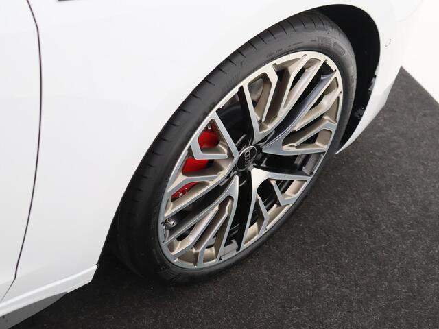 Audi A5 Limousine 2.0 e-hybrid quattro S edition | S-line | 20 inch LM velgen | Optiekpakket zwart | Ambiente lichtpakket Plus | Navigatie |