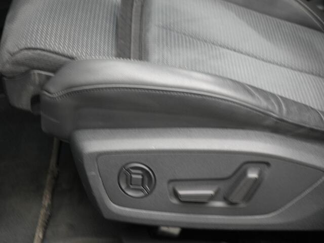 Audi A6 Avant 55 TFSI e 367 pk Competition / S-Line | Panoramadak | Matrix LED | Achteruitrijcamera | Adaptive cruise | Sportonderstel | Remklauwen rood | 21 inch