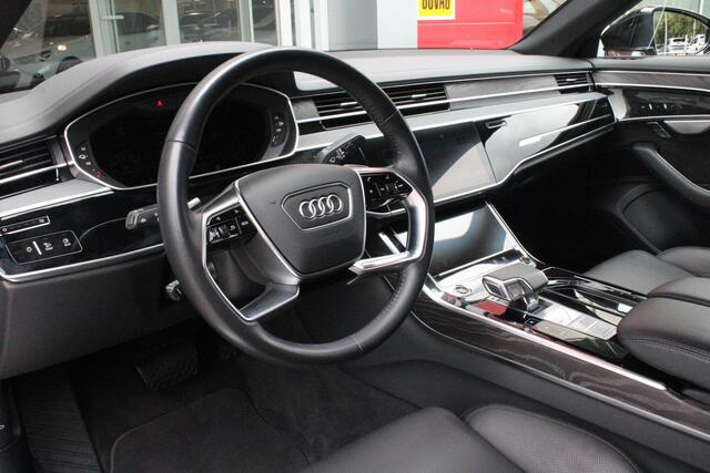 Audi A8 60 TFSI 450PK e-HYBRID QUATTRO PRO LINE | PANORAMISCH SCHUIF/KANTEL DAK | STUUR/STOEL VERWARMING | ELEKTRISCH BEDIENBAAR STUURKOLOM | SFEER VERLICHTING | COMFORT HOOFDSTEUNEN | LICHTMETALEN VELGEN 20" | BANG & OLUFSEN SOUND SYSTEM | SERVOSLUITING VOOR POR