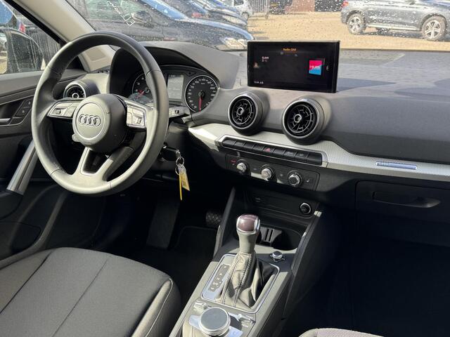 Audi Q2 35 TFSI S Edition | Camera | ACC | Navi | Extra getint glas | LM velgen | Verwarmde voorstoelen | LED - Kop / Achterlichten ( Vestiging - Nieuwegein )