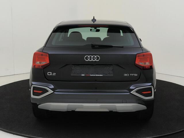 Audi Q2 30 TFSI Advanced edition | Stoelverwarming | CarPlay | Adaptieve cruise control | Achteruitrijcamera | Parkeersensoren | Elektrisch inklapbare buitenspiegels |
