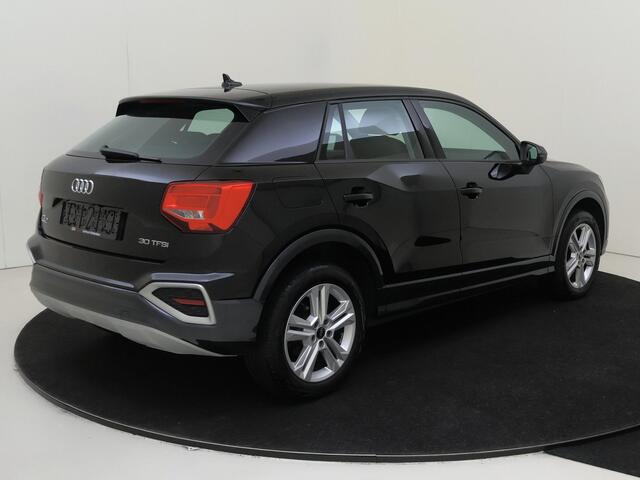 Audi Q2 30 TFSI Advanced edition | Stoelverwarming | CarPlay | Adaptieve cruise control | Achteruitrijcamera | Parkeersensoren | Elektrisch inklapbare buitenspiegels |