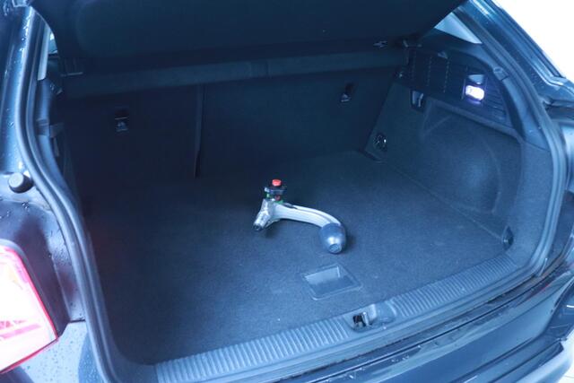 Audi Q2 30 TFSI Business Edition Stoelverwarming/Trekhaak/Navi