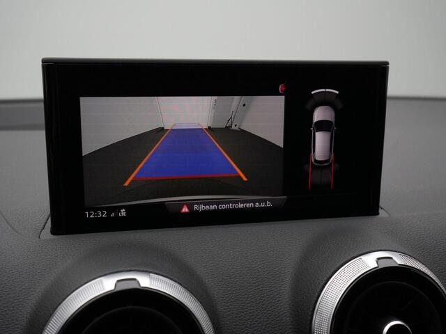 Audi Q2 35 TFSI 150 pk S-tronic S Edition / S-Line | Panoramadak | Matrix LED | Achteruitrijcamera | Navigatie | Stoelverwarming