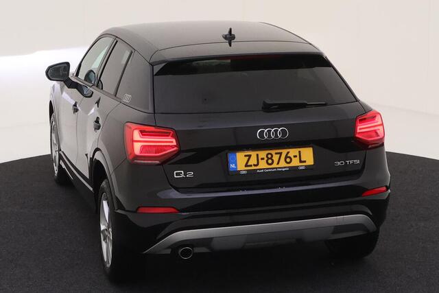 Audi Q2 30 TFSI Sport / AUTOMAAT/ PARK. SENSOREN/ GETINT GLAS/ NAVI/ CLIMA/ 17" LMV