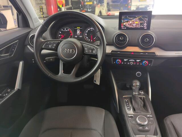 Audi Q2 30 TFSI Sport / AUTOMAAT/ PARK. SENSOREN/ GETINT GLAS/ NAVI/ CLIMA/ 17" LMV