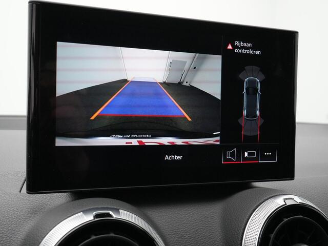 Audi Q2 35 TFSI 150 pk S-tronic Advanced edition | Panoramadak | Trekhaak | Aadaptieve onderstelregeling (DCC) | Sportstoelen | Side Assist | Remklauwen rood | 19 inch