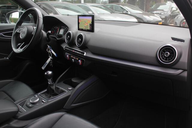 Audi Q2 30 TFSI Sport 3x S-line / Trekhaak / Navigatie / Parkeerhulp achter / 17'' / Getint glas / Cruise Control