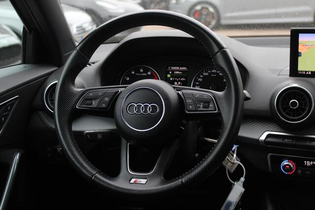 Audi Q2 30 TFSI Sport 3x S-line / Trekhaak / Navigatie / Parkeerhulp achter / 17'' / Getint glas / Cruise Control
