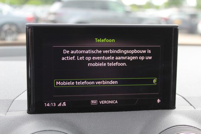 Audi Q2 30 TFSI Sport 3x S-line / Trekhaak / Navigatie / Parkeerhulp achter / 17'' / Getint glas / Cruise Control