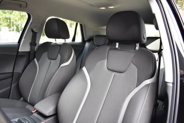 Audi Q2 30 TFSI Sport S line Edition / Parkeersensoren / LED / Multimedia / Cruise Control / Navigatie