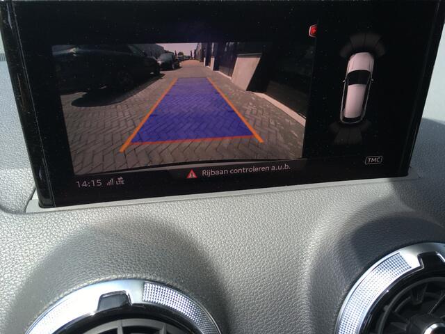 Audi Q2 35 TFSI S-line Black Matrix sfeer Pano