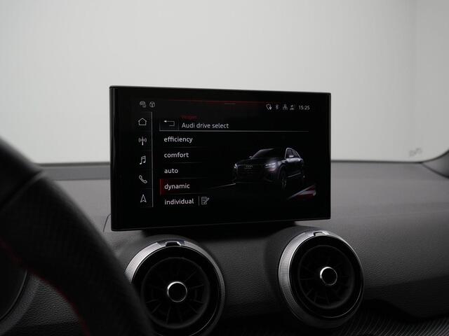 Audi Q2 35 TFSI 150 pk S-tronic S-Line | Trekhaak | Standkachel | Matrix LED | Leder/alcantara | Achteruitrijcamera | Navigatie | Stoelverwarming