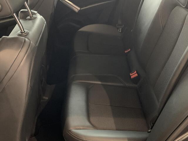 Audi Q2 35 TFSI S Edition AUTOMAAT | TREKHAAK | NAVIGATIE | PARKEERSENSOREN ACHTER