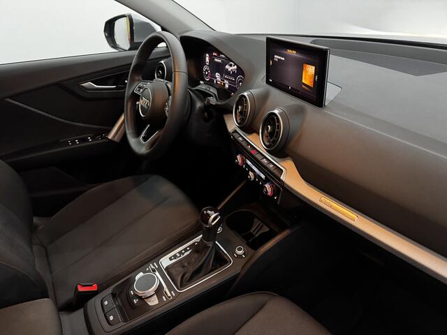 Audi Q2 35 TFSI S Edition Camera, Navi, Keyless start, Virtual desk, Elektrische achterklep, Cruise control adaptief, Stoelverwarming