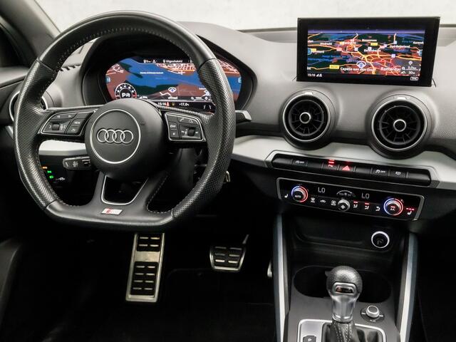 Audi Q2 35 TFSI S-Line Sport 150Pk Automaat (SCHUIFDAK, VIRTUAL COCKPIT, GROOT NAVI, GETINT GLAS, ADAPTIVE CRUISE, STOELVERWARMING, CAMERA, LEDER, ELEK ACHTERKLEP, PLAT S-LINE SPORTSTUUR, NIEUWSTAAT)