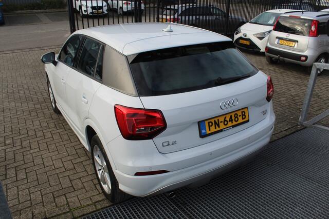 Audi Q2 1.0 TFSI Sport Orig.NL auto/Parkeersensoren rondom/Buitenspiegels verwarmd/Navigatie/Speedlimiter/Bluetooth/Licht metalen velgen