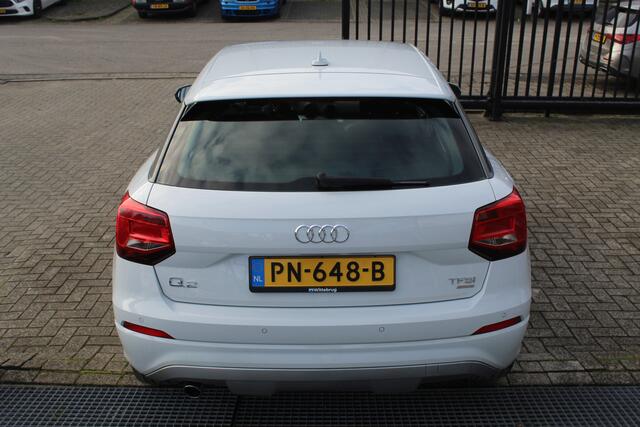 Audi Q2 1.0 TFSI Sport Orig.NL auto/Parkeersensoren rondom/Buitenspiegels verwarmd/Navigatie/Speedlimiter/Bluetooth/Licht metalen velgen