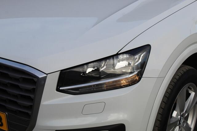 Audi Q2 1.0 TFSI Sport Orig.NL auto/Parkeersensoren rondom/Buitenspiegels verwarmd/Navigatie/Speedlimiter/Bluetooth/Licht metalen velgen