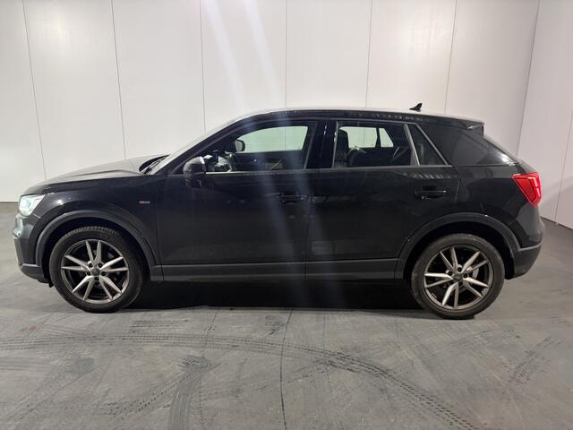 Audi Q2 35 TFSI CoD S-Line / AUTOMAAT/ 2X S-LINE/ 150 PK/ PARK.SENSOREN V+A/ CRUISE CONTROL/ STOEL VERWARM./ BLUETOOTH/ NAVI/ SPRAAK BEDIENING/ RADIO/ LED/ CLIMA/ ISOFIX/ 18'' LMV