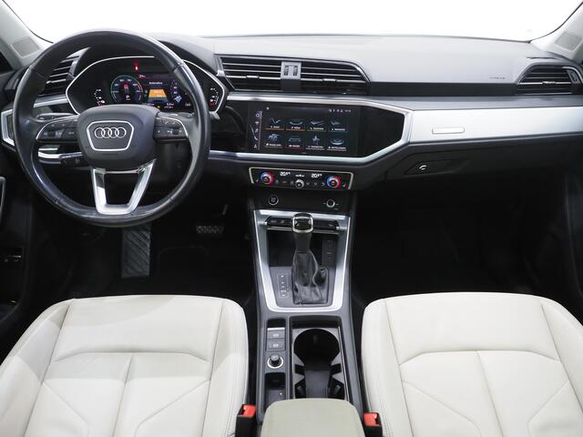Audi Q3 45 TFSI e edition | Panoramadak | Leder | Keyless | Carplay | Dodehoekdetectie