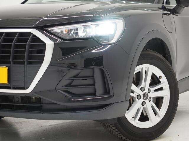 Audi Q3 45 TFSI e edition | Panoramadak | Leder | Keyless | Carplay | Dodehoekdetectie