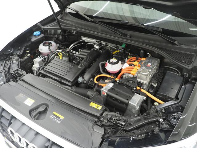 Audi Q3 45 TFSI e edition | Panoramadak | Leder | Keyless | Carplay | Dodehoekdetectie