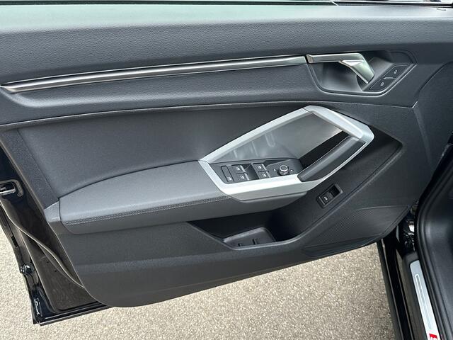 Audi Q3 35 TFSI S-line | Panoramadak | Trekhaak | Camera | Elek. Achterklep | Rijklaar incl. garantie