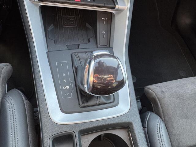 Audi Q3 Sportback 45 TFSIe 245 pk S-line Black Pano