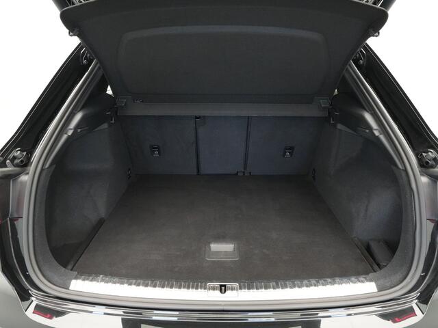 Audi Q3 35 TFSI 150pk S-Line Navigatie Side Assist Stoelverwarming Sportstoelen