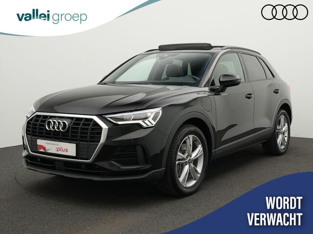 Audi Q3 S edition 45 TFSI e 245 pk S-tronic | Panoramadak | Stoelverwarming | Standkachel | Cruise Control | Side Assist | 19 inch