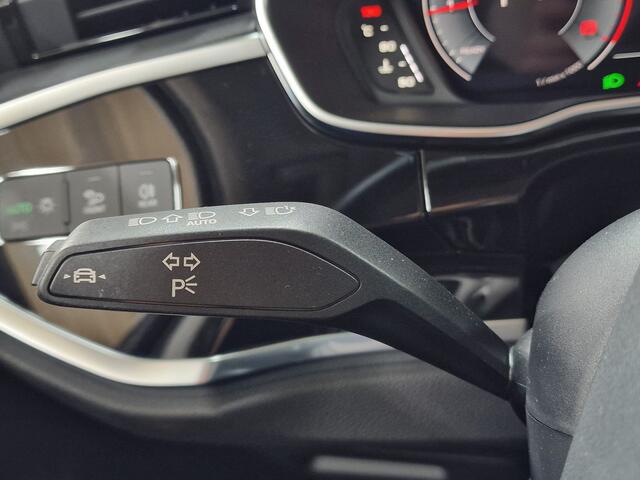 Audi Q3 35 TFSI 150pk S-Tronic S-Line | Camera | Leder/alcantara, Cruise control