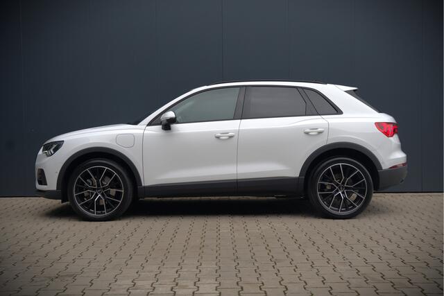 Audi Q3 45 TFSI e Advanced edition | Navigatie | Stoelverwarming | Parkeersensoren | Black Edition | Cruise Control | DAB | Navigatie | Automaat | Digital Dash | LED | Elektrische Achterklep | Dodehoekdetectie