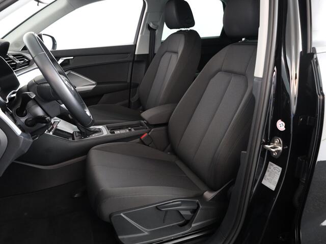 Audi Q3 45 TFSI e Business Edition 245 pk S-tronic | Navigatie | Parkeersensoren | Achteruitrijcamera | LED koplampen | Stoelverwarming |