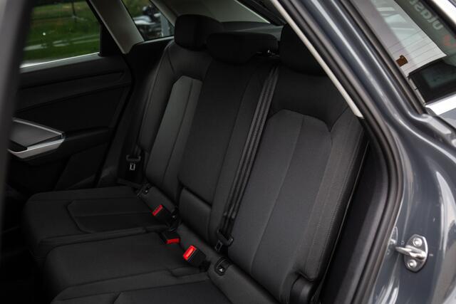 Audi Q3 35 TFSI Business Edition ,Stoelverwarming, Virtual Cockpit, Adap. cruise, Regensensor