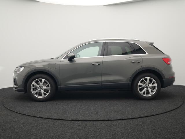 Audi Q3 45 TFSI e edition Plug In Hybrid 245pk Dealer O.H PHEV | Panodak | Camera | Cruise Control | Alcantara Sportstoelen Verwarmd | Navigatie | Virtual | DAB |