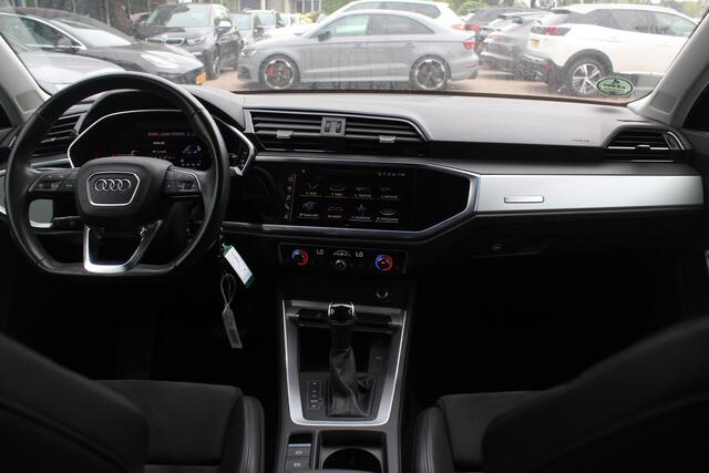 Audi Q3 35 TFSI S edition / Trekhaak / Camera / Leder&Alcantara / 18'' / Navigatie / Dodehoek / Stoelverwarming / Sportonderstel / Virtual Cockpit / Cruise Control