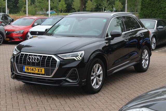 Audi Q3 35 TFSI S edition / Trekhaak / Camera / Leder&Alcantara / 18'' / Navigatie / Dodehoek / Stoelverwarming / Sportonderstel / Virtual Cockpit / Cruise Control