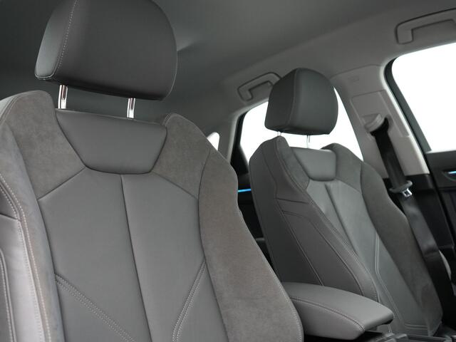 Audi Q3 Sportback 45 TFSI e S Line Plug In Hybrid 245pk Dealer O.H PHEV | Adaptive Cruise | Alcantara Sportstoelen Verwarmd | Bluetooth | Lane Assist | Blis | Sfeerverlichting | Navigatie | Virtual | DAB | 20"LM |