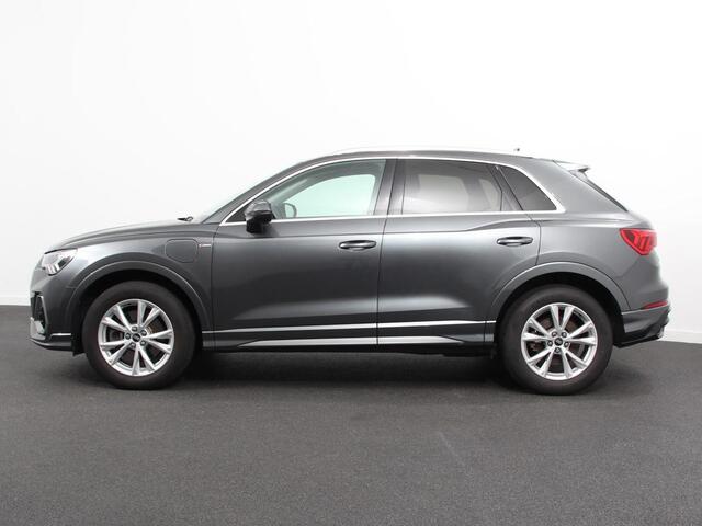 Audi Q3 45 TFSI e 245pk S-Line Plus PHEV Navigatie Apple Carplay/Android auto Climate Control Adaptive Cruise Control Electrisch bedienbare achterklep
