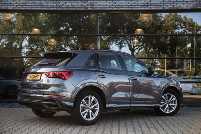 Audi Q3 45 TFSI e S edition ,Trekhaak, S-Line, Achteruitrijcamera, Stoelverwarming,