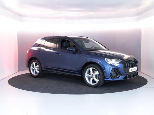 Audi Q3 45 TFSI e S edition 245 pk S-tronic | Navigatie | Parkeersensoren (Park assist) | Achteruitrijcamera | Adaptieve cruise control | Lederen bekleding | Elektr. voorstoelen | S-Line |