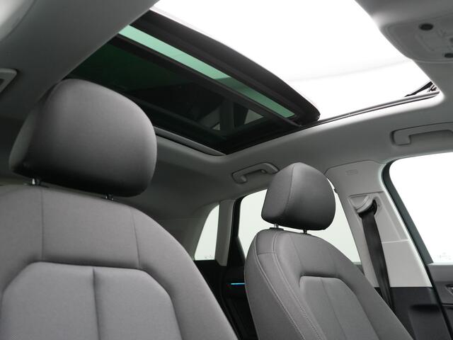 Audi Q3 45 TFSI e S Line Plug In Hybrid 245pk Dealer O.H PHEV | Trekhaak Afneembaar | Panodak | Adaptive Cruise | Sportstoelen Verwarmd | Apple Carplay | Keyless | Navigatie | Virtual | DAB |