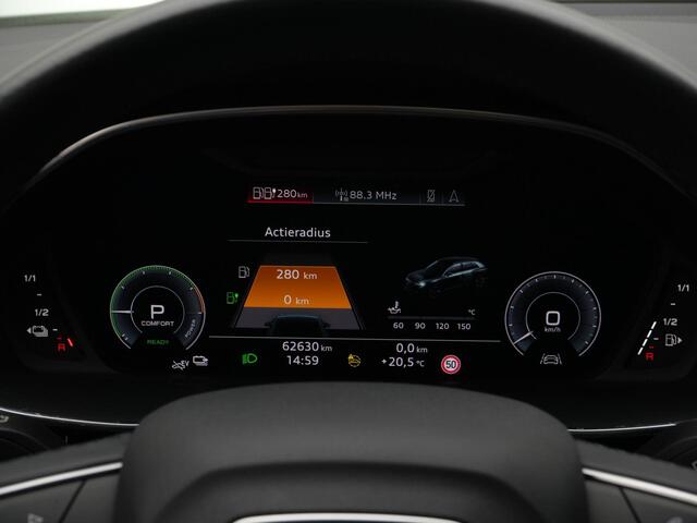 Audi Q3 Sportback 45 TFSI e 245 pk S-tronic S Edition | Panoramadak | Stoelverwarming | LED koplampen | Cruise Control | Sportstoelen | Park Assist | Side Assist | 20 inch