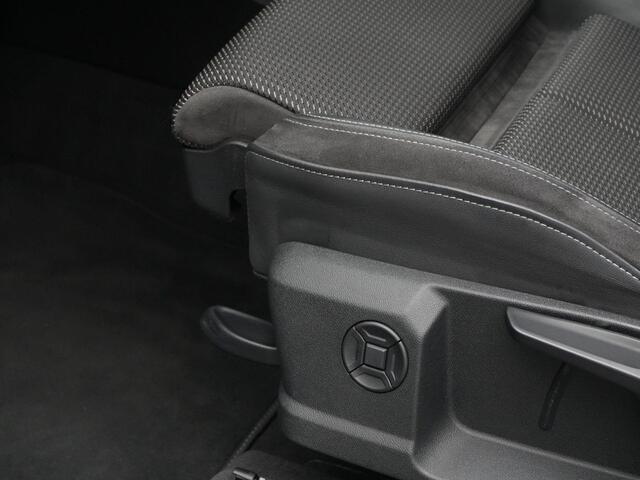 Audi Q3 Sportback 45 TFSI e 245 pk S-tronic S Edition | Sportstoelen | Stoelverwarming | Trekhaak | LED | Achteruitrijcamera | Adaptive Cruise | 19 inch